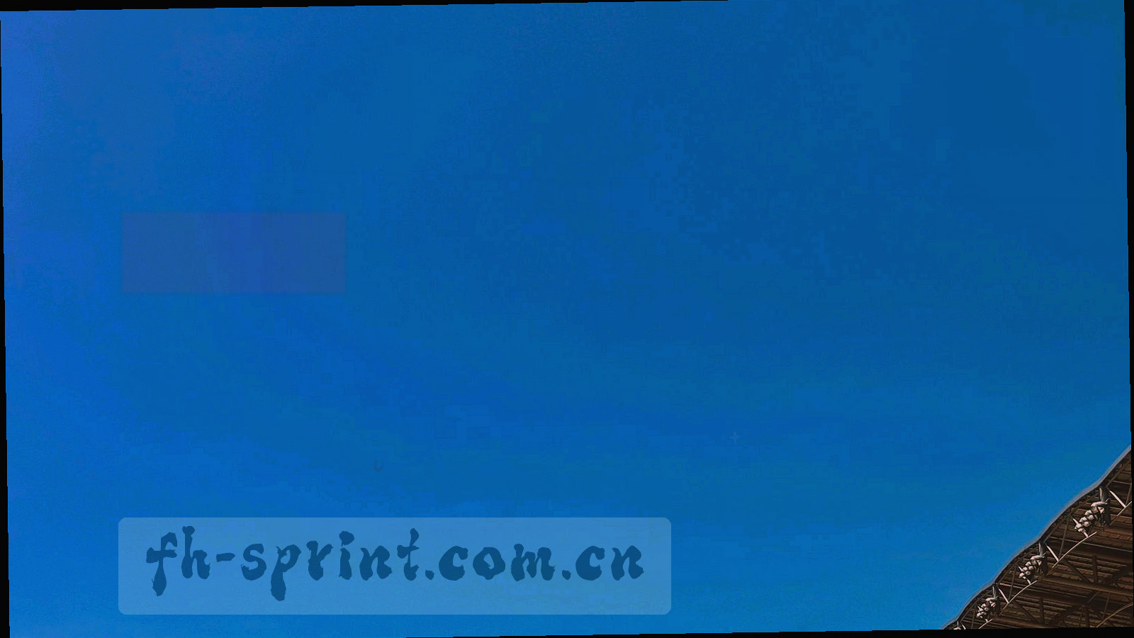 一组几何立方体围合在数据圆圈周围，象征多岗位协作